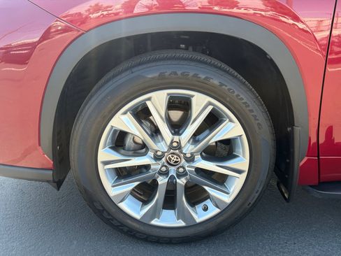 Used 2023 Toyota Highlander Limited AWD/4WD image 32