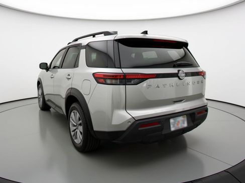 Used 2025 Nissan Pathfinder SV image 6