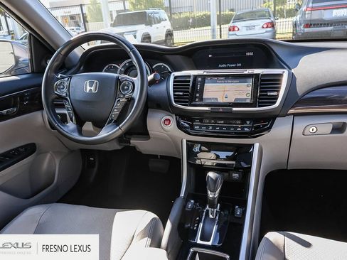 Used 2017 Honda Accord Touring image 14