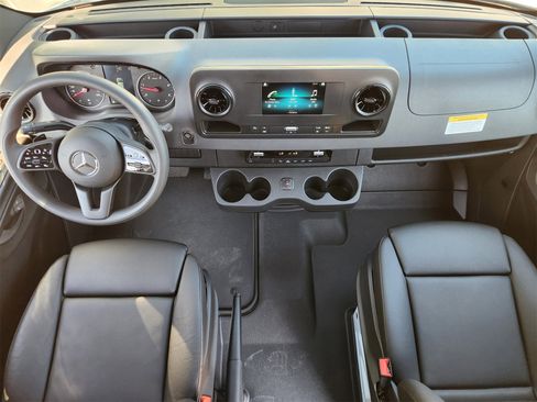 Used 2024 Mercedes-Benz Sprinter 3500 image 3