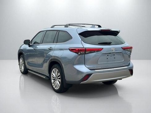 Used 2023 Toyota Highlander Platinum FWD image 7