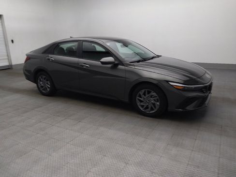 Used 2024 Hyundai Elantra SEL FWD image 11