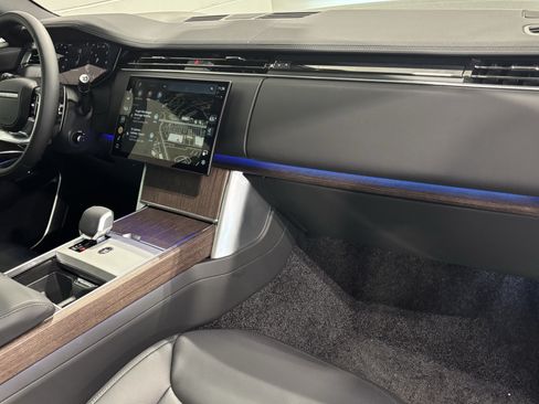 New 2026 Land Rover Range Rover Long Wheelbase SE AWD/4WD image 4
