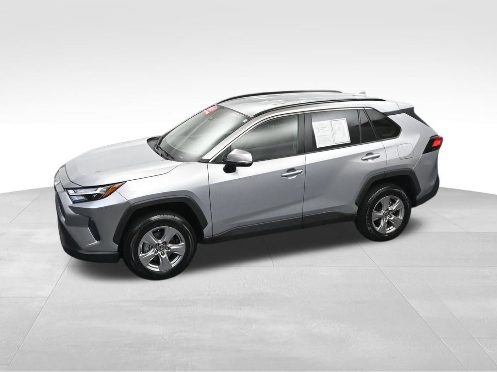 Used 2025 Toyota RAV4 XLE FWD image 33
