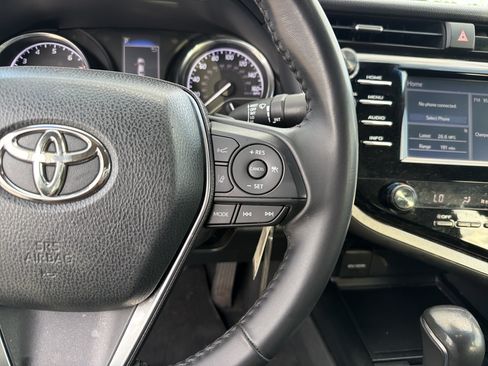 Used 2018 Toyota Camry SE w/ Moonroof Package FWD image 16