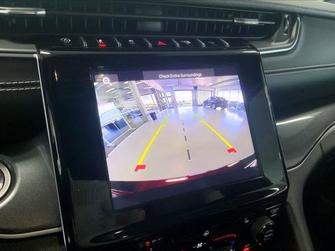 Used 2023 Jeep Grand Cherokee Altitude image 23