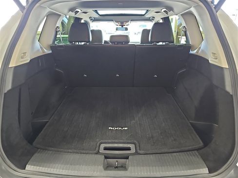 Used 2023 Nissan Rogue SV w/ SV Premium B Package image 12