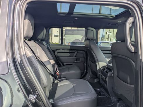 New 2026 Land Rover Defender 130 X-Dynamic SE image 25