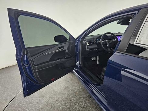 Used 2025 Toyota Camry SE image 19