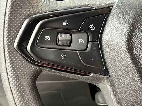 Used 2025 Chevrolet Trax LT FWD image 44