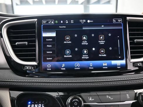 Used 2023 Chrysler Pacifica Touring-L FWD image 20