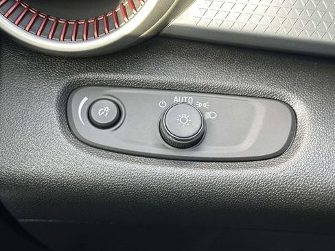 Used 2025 Chevrolet Trax RS w/ Sunroof Package image 14