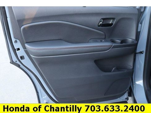 Used 2025 Honda Passport Black Edition image 25