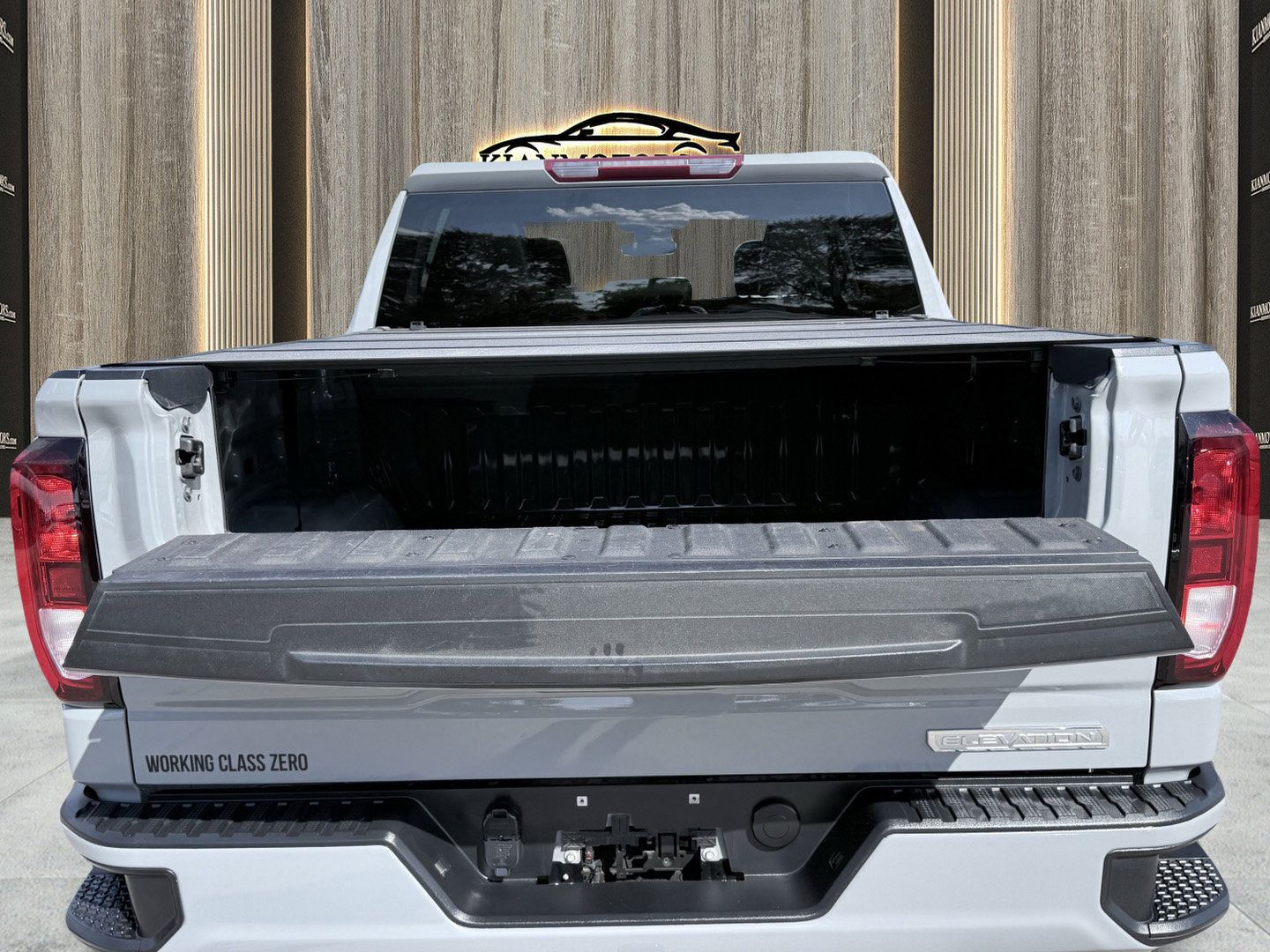 Used 2024 GMC Sierra 1500 Elevation w/ LPO, Elevation Black Package AWD/4WD image 15