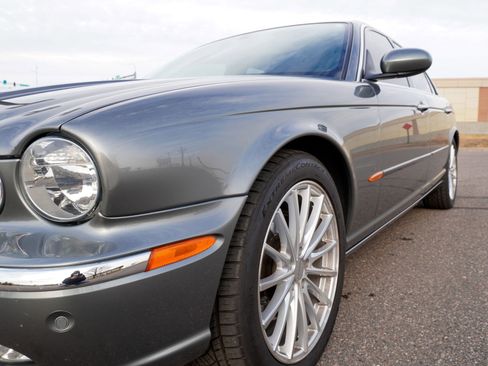 Used 2005 Jaguar XJ8 image 13