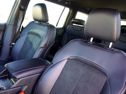 New 2025 Jeep Grand Cherokee L Altitude image 11