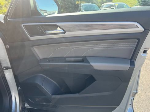 Certified 2023 Volkswagen Atlas Cross Sport SE w/ Panoramic Sunroof Package AWD/4WD image 12