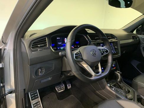 Used 2023 Volkswagen Tiguan SE R-Line image 10