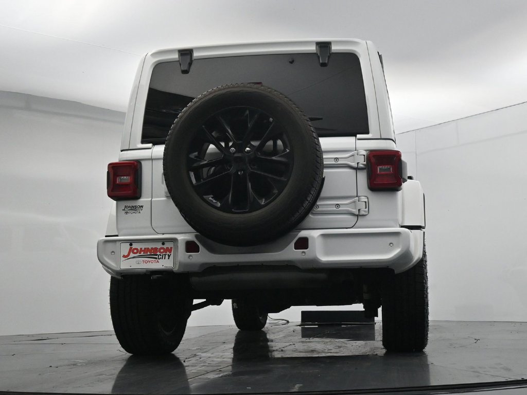 Used 2022 Jeep Wrangler Unlimited Sahara AWD/4WD image 35