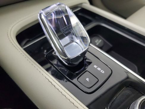 Certified 2025 Volvo XC90 B6 Ultra image 35