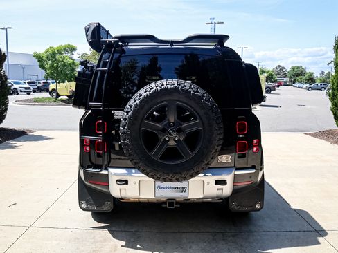 Used 2023 Land Rover Defender 110 S AWD/4WD image 9