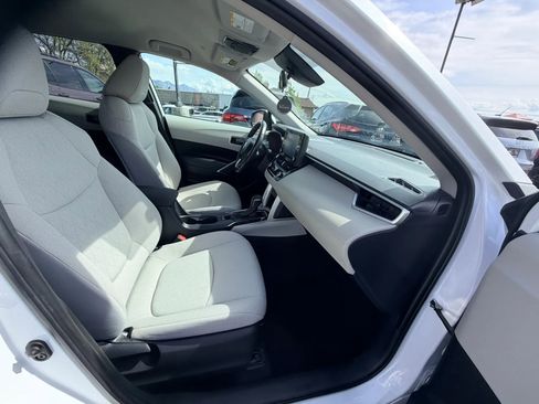 Used 2022 Toyota Corolla Cross LE image 19