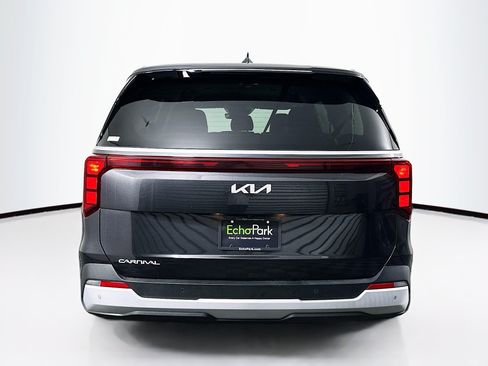 Used 2026 Kia Carnival FWD image 7