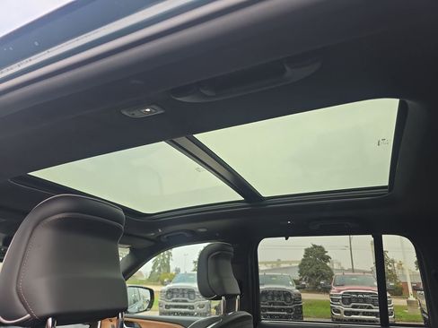 New 2026 Jeep Grand Cherokee Summit image 10