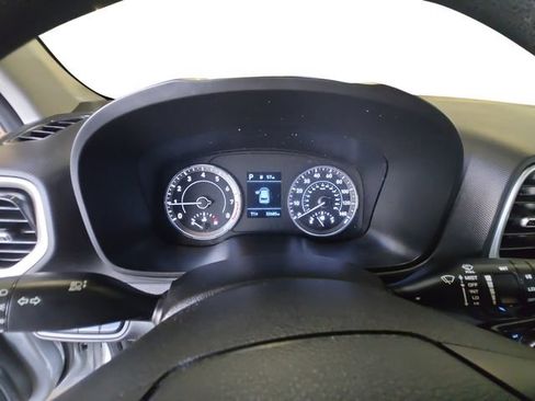 Used 2020 Hyundai Venue SE FWD image 14