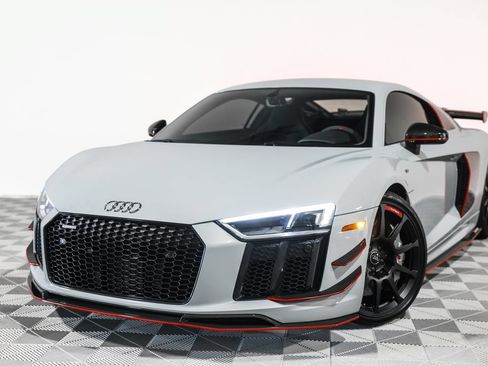 Used 2018 Audi R8 V10 plus w/ Full Leather Package AWD/4WD image 11