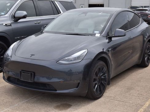 Used 2025 Tesla Model Y Long Range image 2