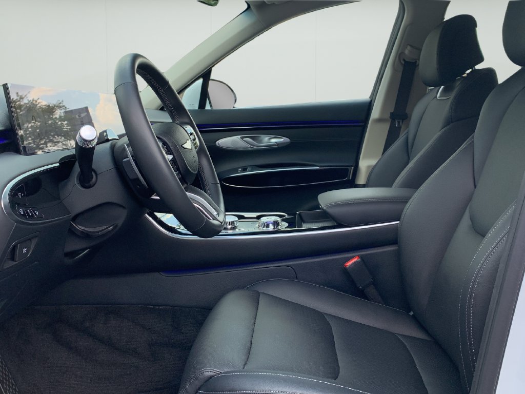 Certified 2026 Genesis GV70 2.5T AWD/4WD image 14