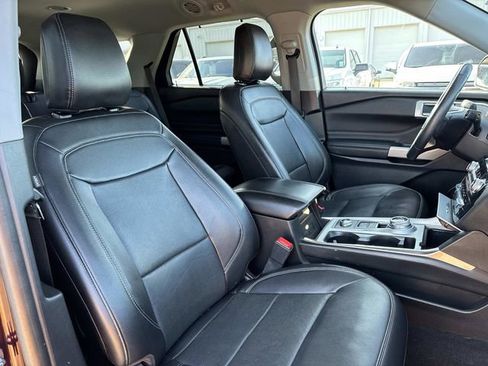 Used 2023 Ford Explorer Limited w/ Equipment Group 301A AWD/4WD image 14