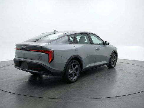 Used 2025 Kia K4 LXS image 9