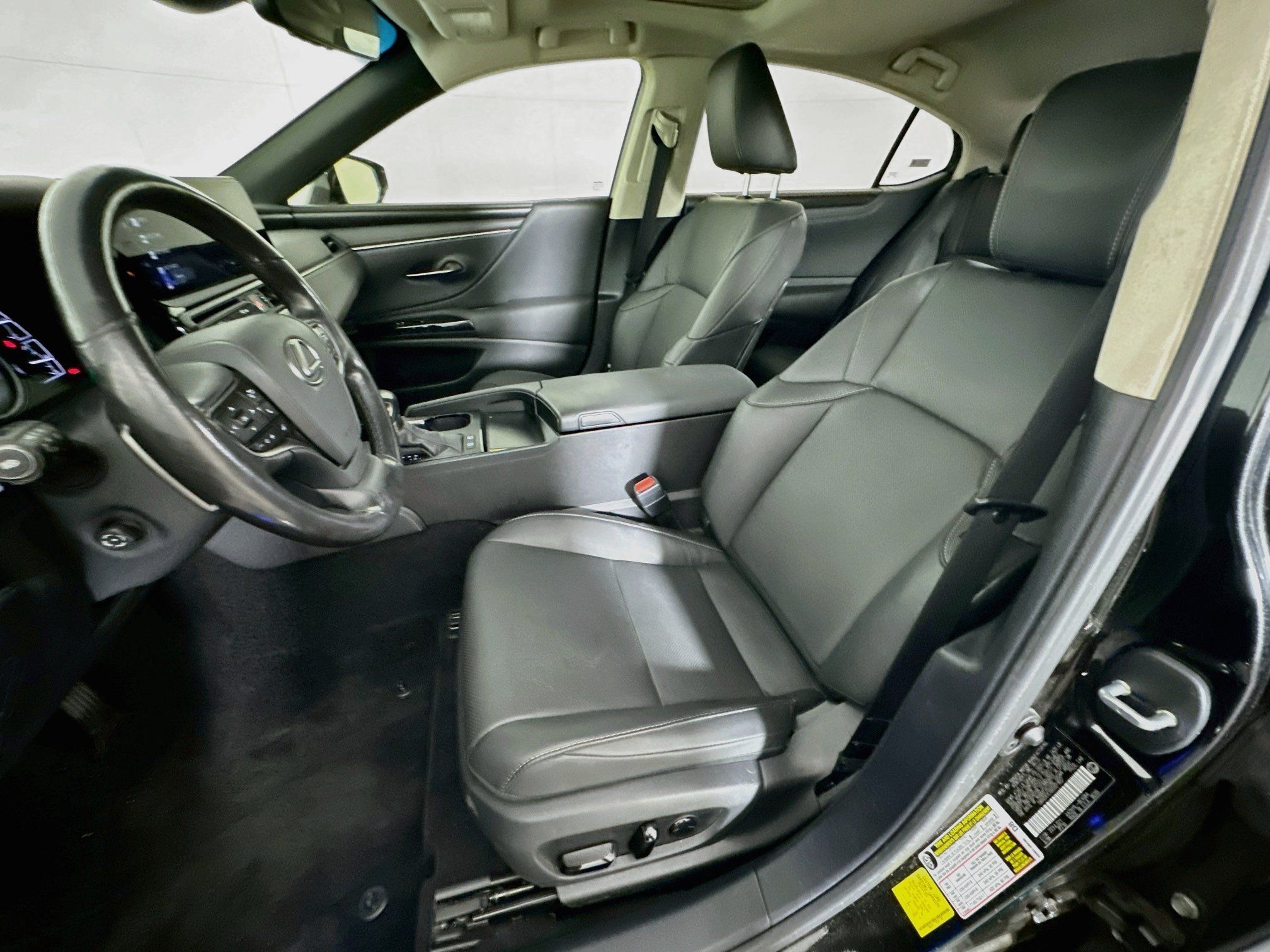 Used 2025 Lexus ES 300h w/ Premium Package FWD image 13