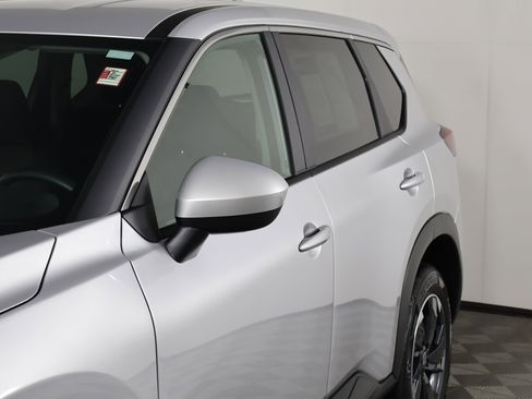 Used 2025 Nissan Rogue SV image 13