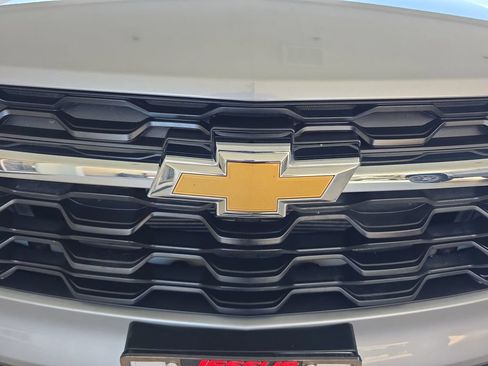 Used 2025 Chevrolet Trax LS FWD image 31