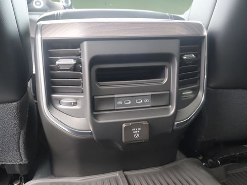 New 2026 RAM 2500 Laramie AWD/4WD image 26