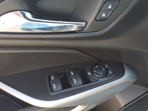 Certified 2025 Chevrolet Trax RS FWD image 19