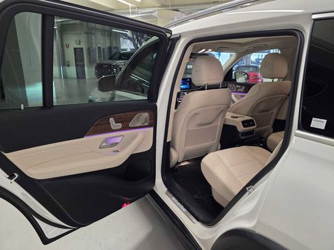 Used 2025 Mercedes-Benz GLS 450 4MATIC image 18