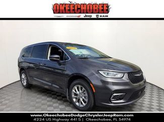 Used 2023 Chrysler Pacifica Touring-L AWD/4WD video 1