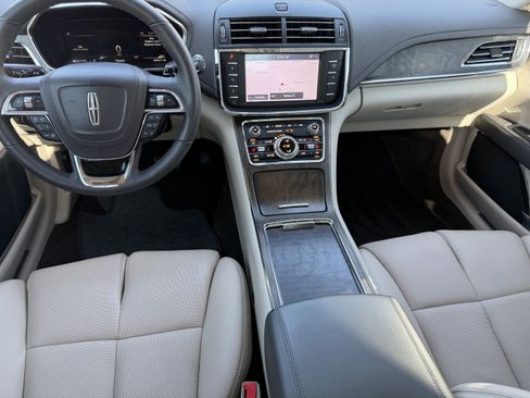 Used 2020 Lincoln Continental w/ Premium Package image 13