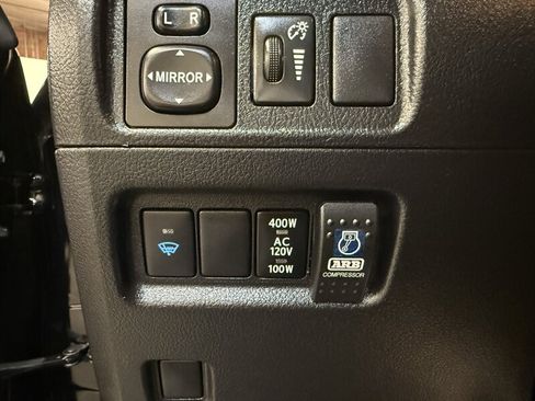 Used 2019 Toyota 4Runner TRD Off-Road AWD/4WD image 31