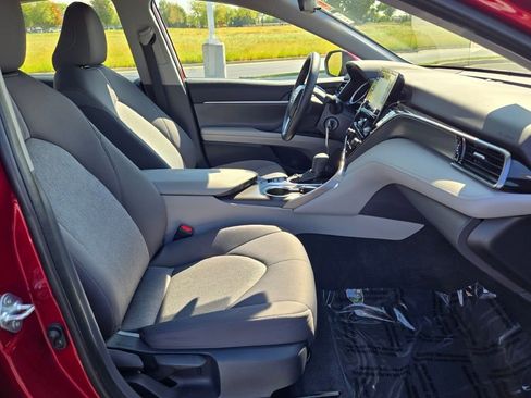 Used 2022 Toyota Camry LE image 6