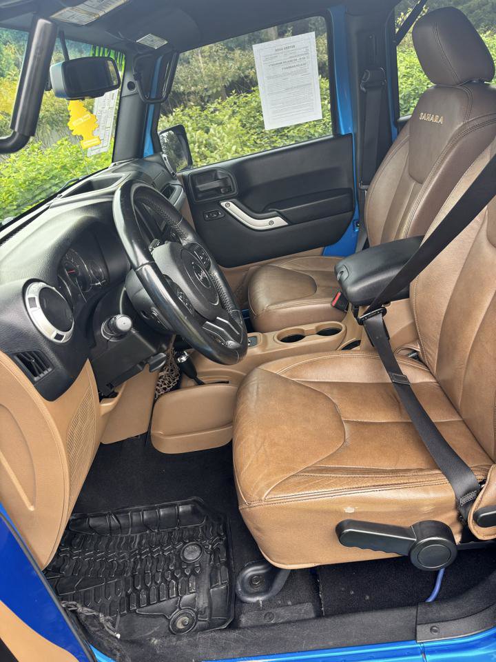Used 2015 Jeep Wrangler Unlimited Sahara w/ Connectivity Group AWD/4WD image 17
