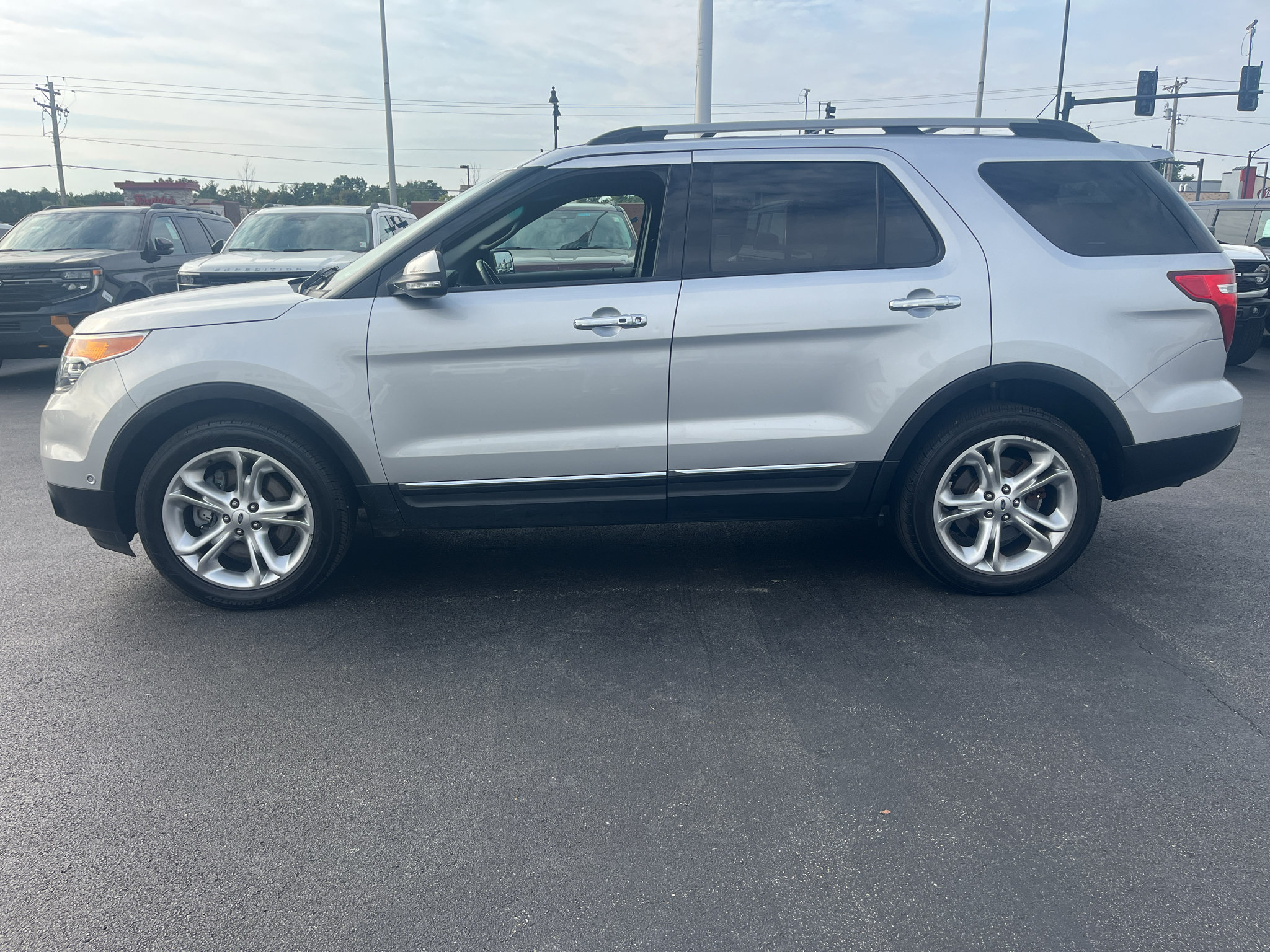 Used 2015 Ford Explorer Limited w/ Equipment Group 302A AWD/4WD image 4