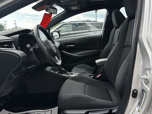 Used 2020 Toyota Corolla SE w/ SE Premium Package FWD image 3