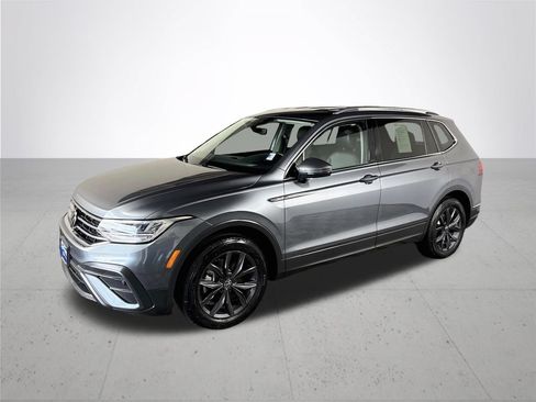 Used 2023 Volkswagen Tiguan SE FWD image 2