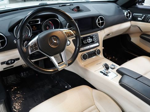 Used 2016 Mercedes-Benz SL 550 w/ Driver Assistance Package image 8