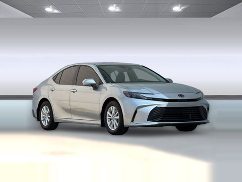Used 2025 Toyota Camry LE w/ Convenience Package FWD image 7
